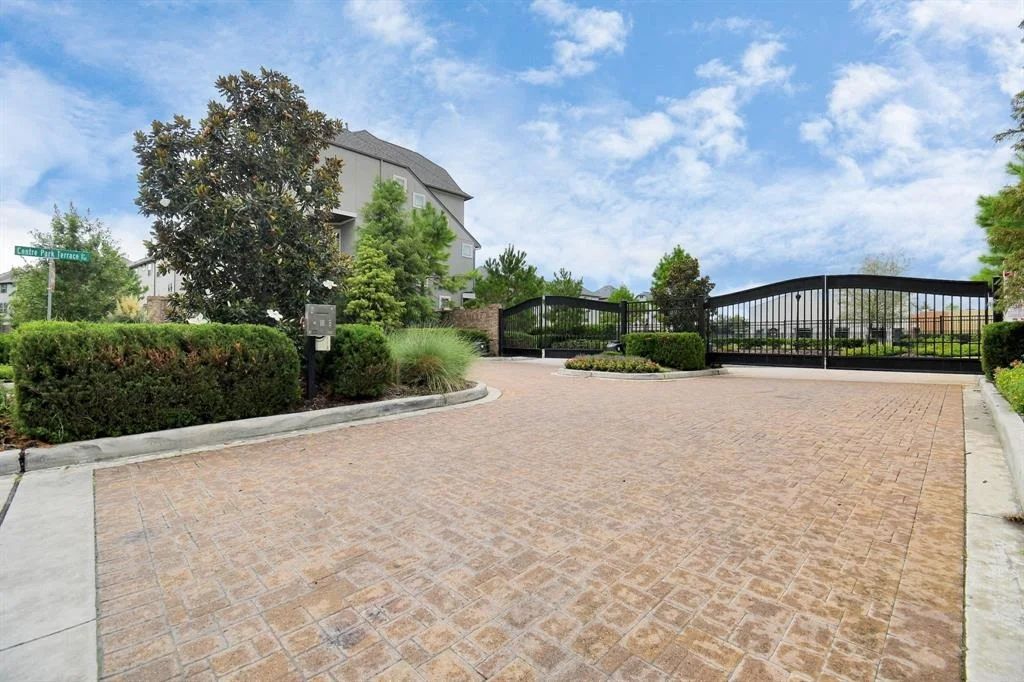 Photo of 4015 Centre Glen Drive