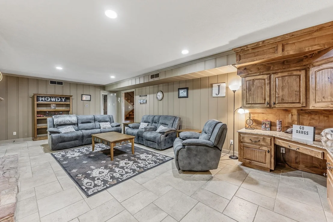 Photo of 1100 Broadmoor Drive