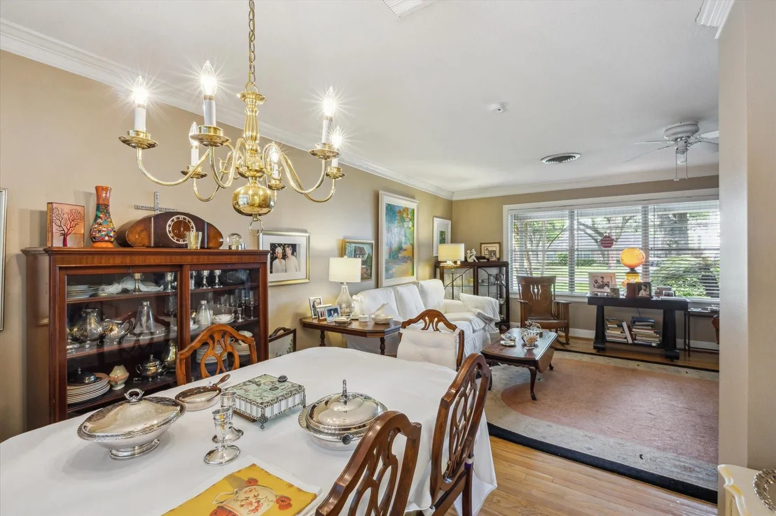 Photo of 5211 Maple Street