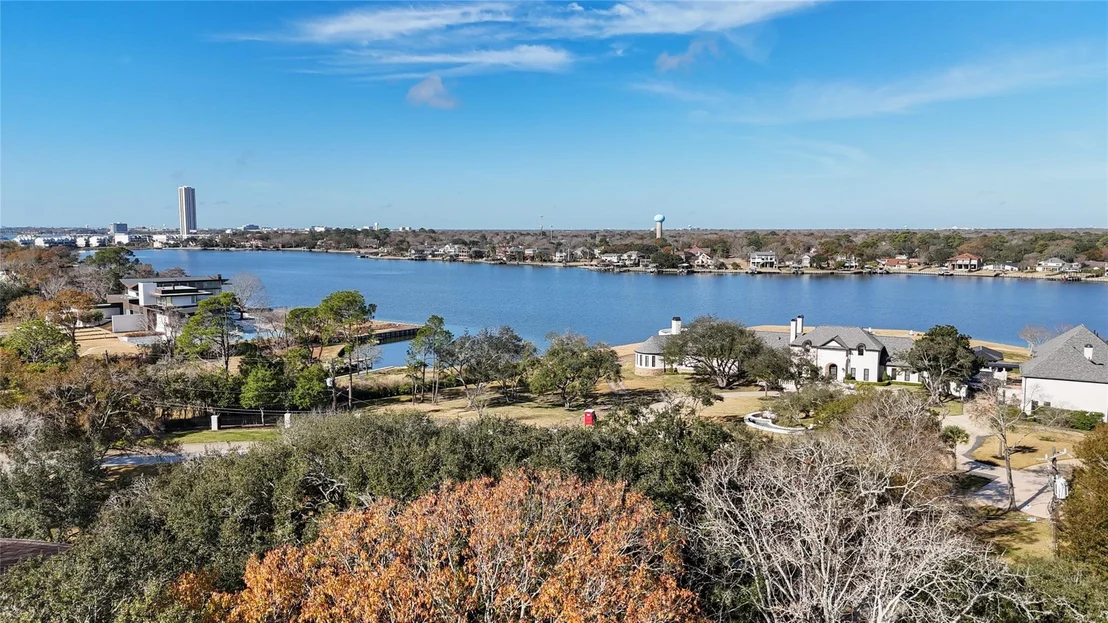 Photo of 404 Lakeshore Drive