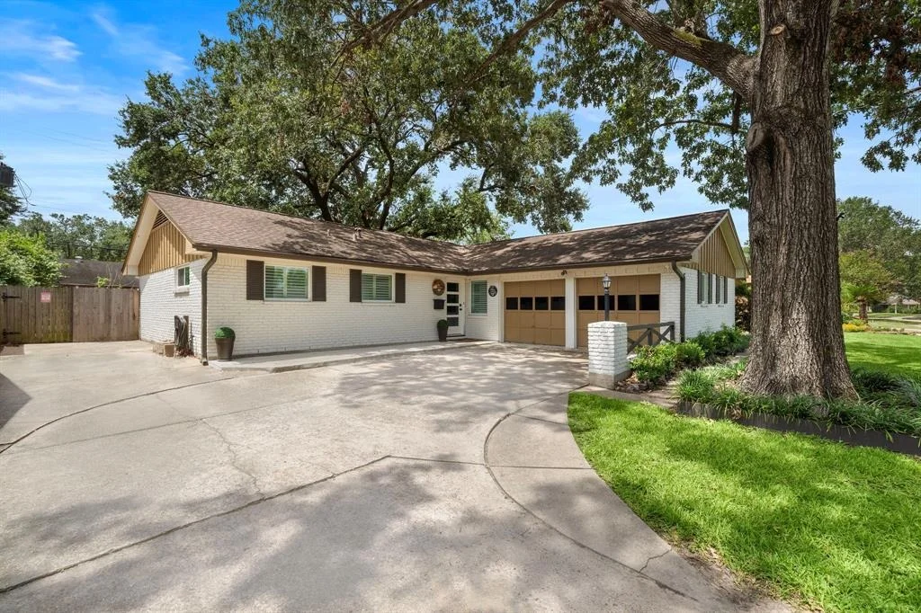 Photo of 5319 Saxon Drive