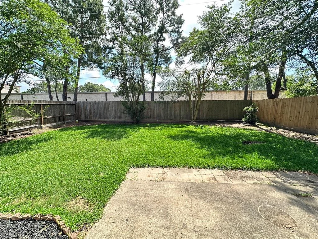 Photo of 16031 Lakestone Drive