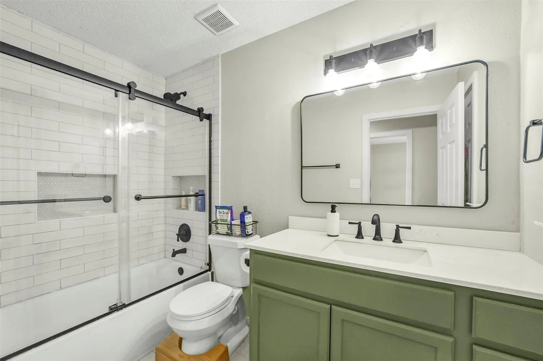 Photo of Unit 258C at 2501 Gulf Freeway