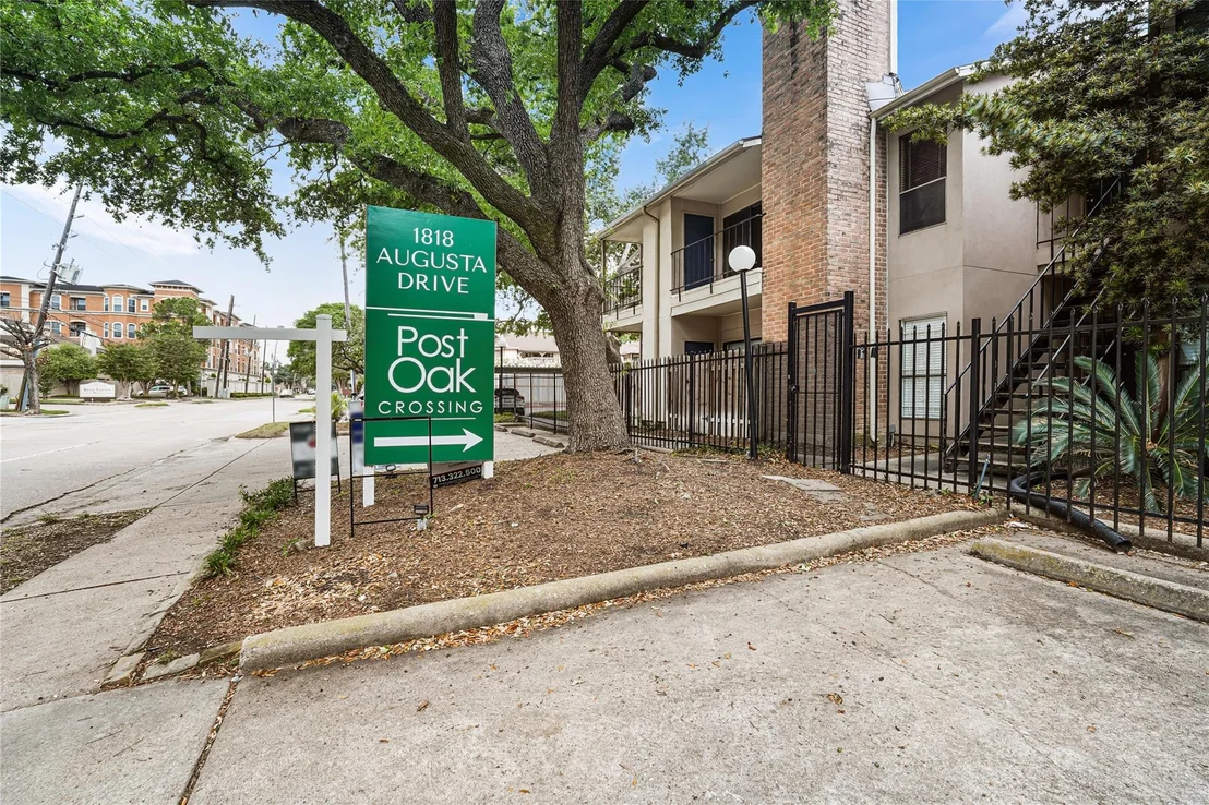 Photo of Unit 4 at 1818 Augusta Drive