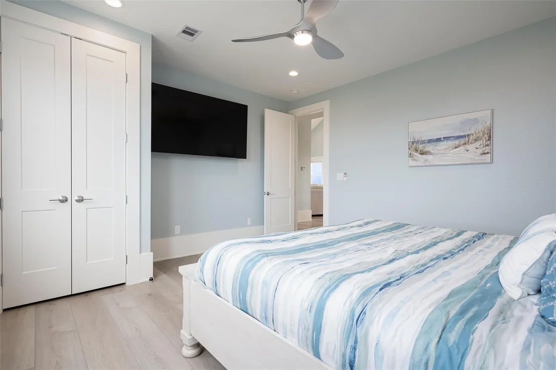 Photo of 2425 Audubon Avenue