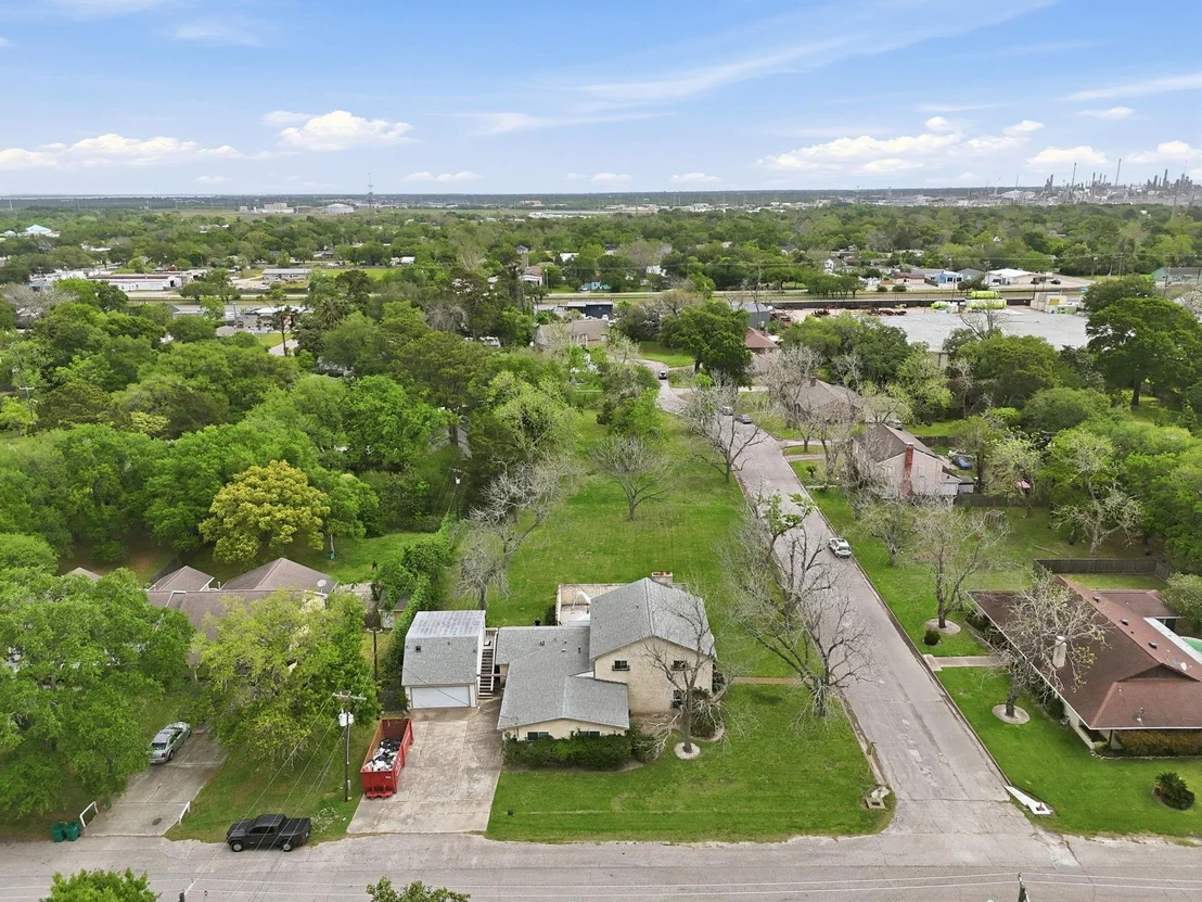 Photo of 1124 Estate Drive