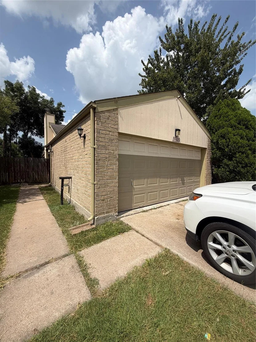 Photo of 13310 Robinglen Drive