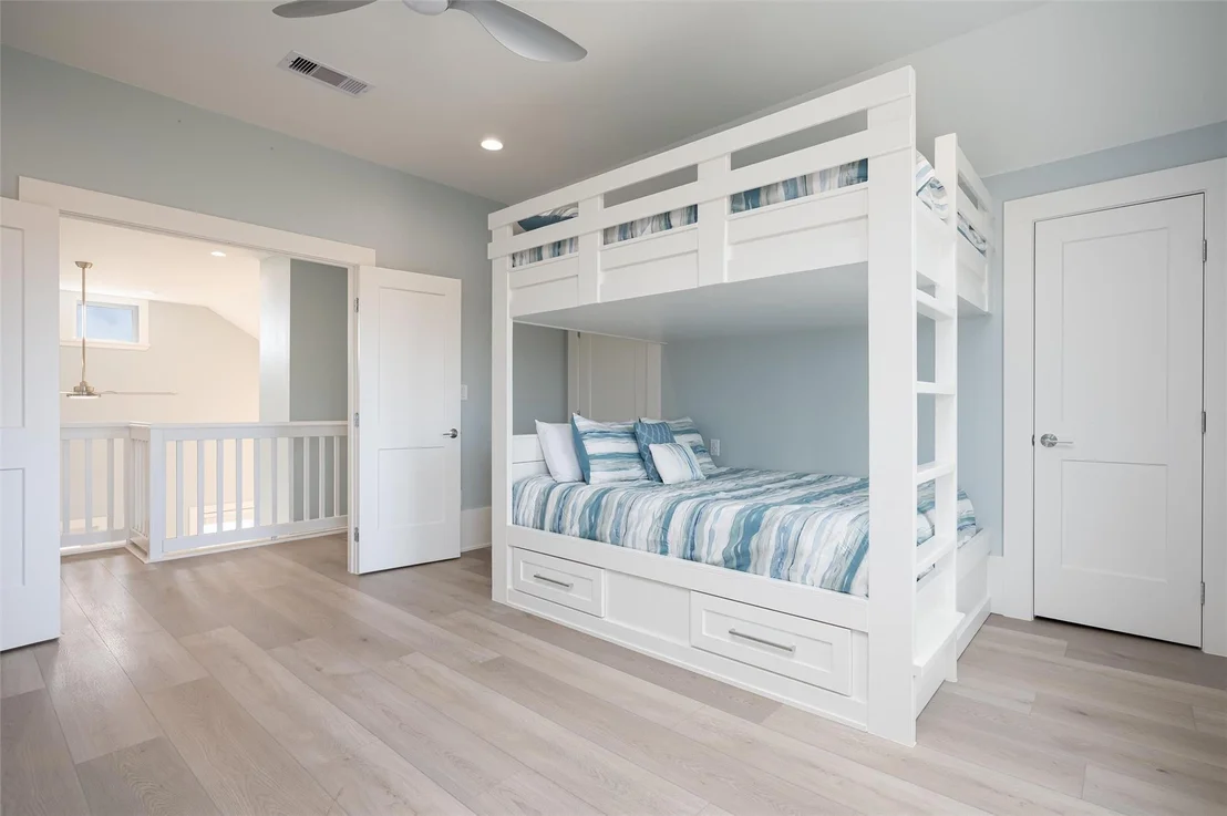 Photo of 2425 Audubon Avenue