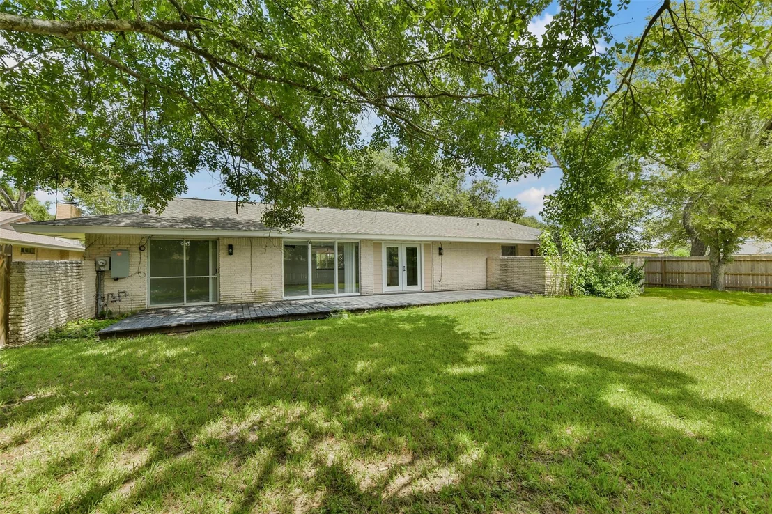 Photo of 1616 Redway Lane