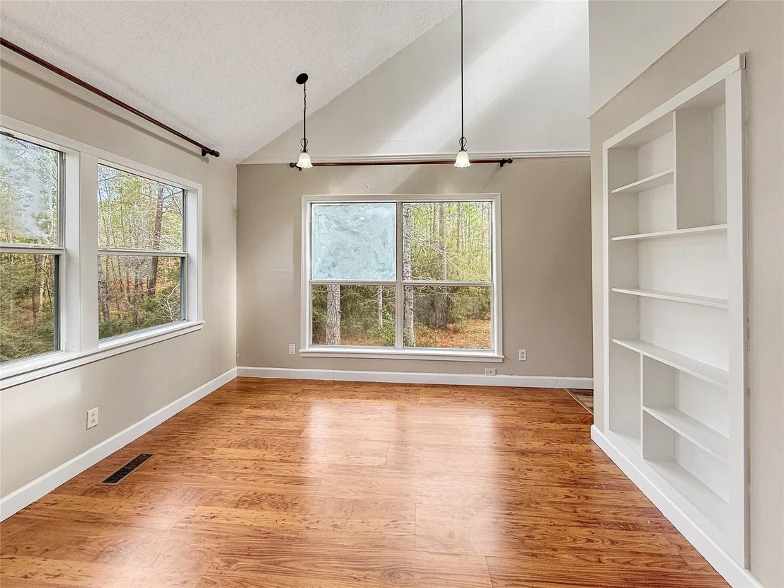 Photo of 447 Pinehurst Drive