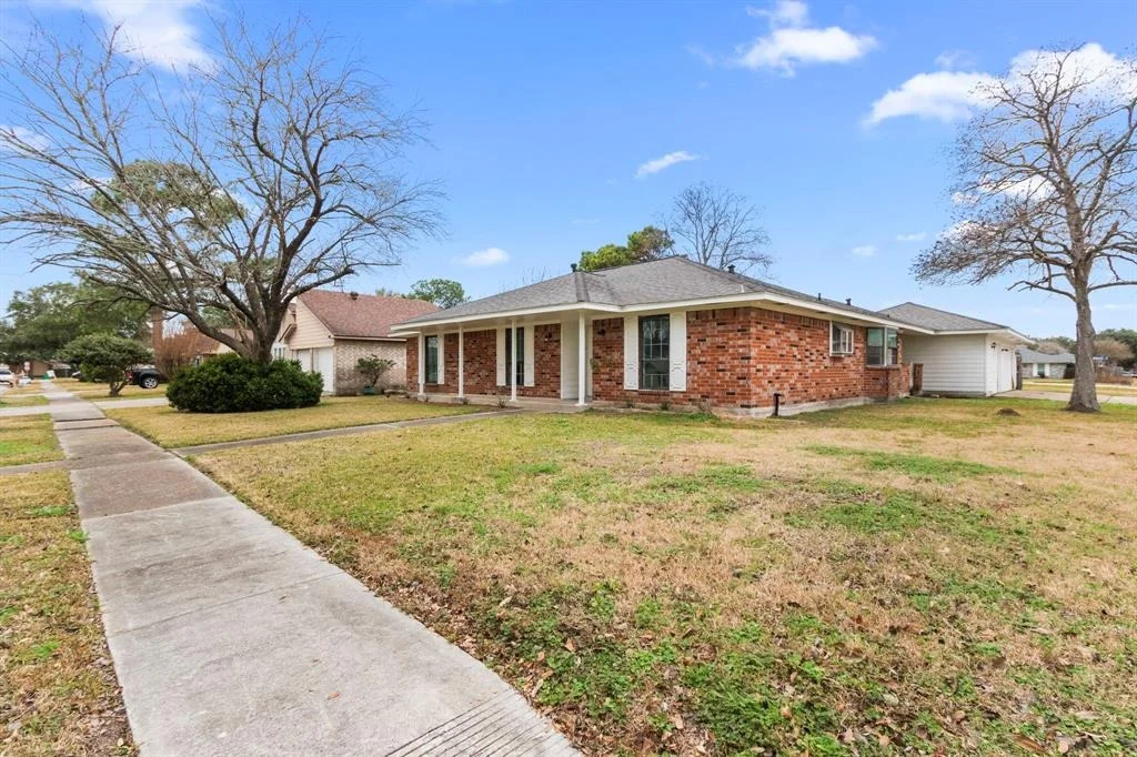 Photo of 600 Pinebrook Lane