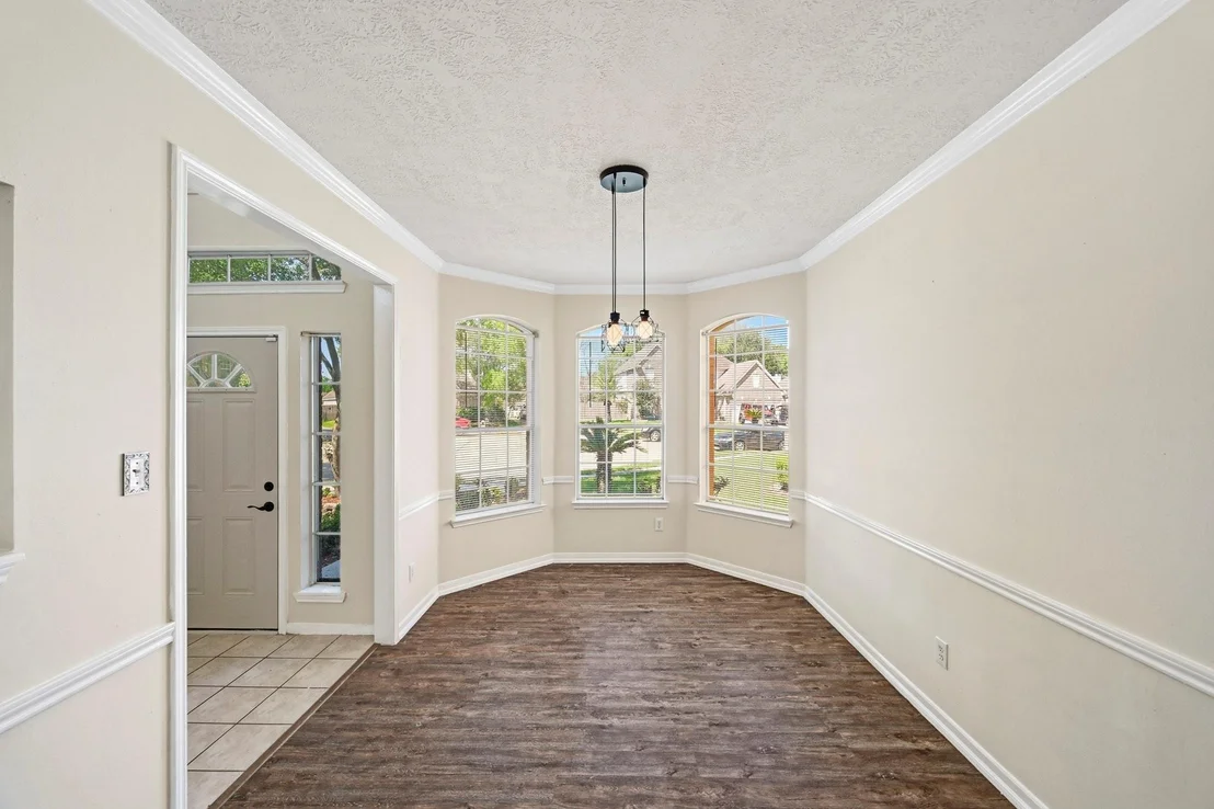 Photo of 215 Crabapple Drive