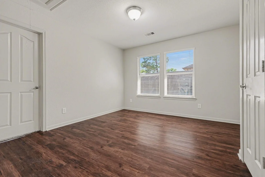 Photo of 4921 Summer Ridge Drive