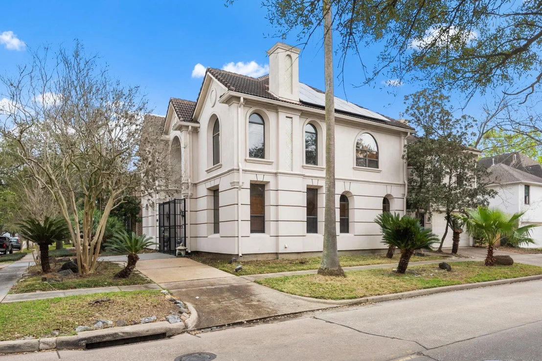 Photo of 4039 Browning Street