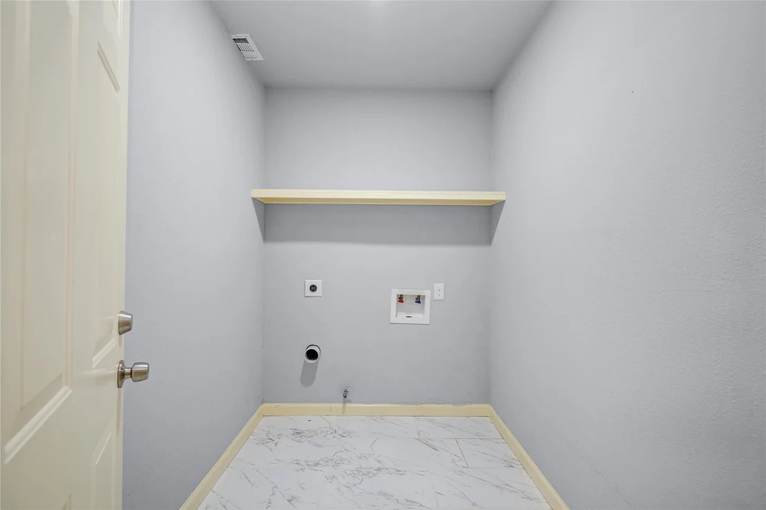 Photo of Unit D at 5703 Easthampton Drive