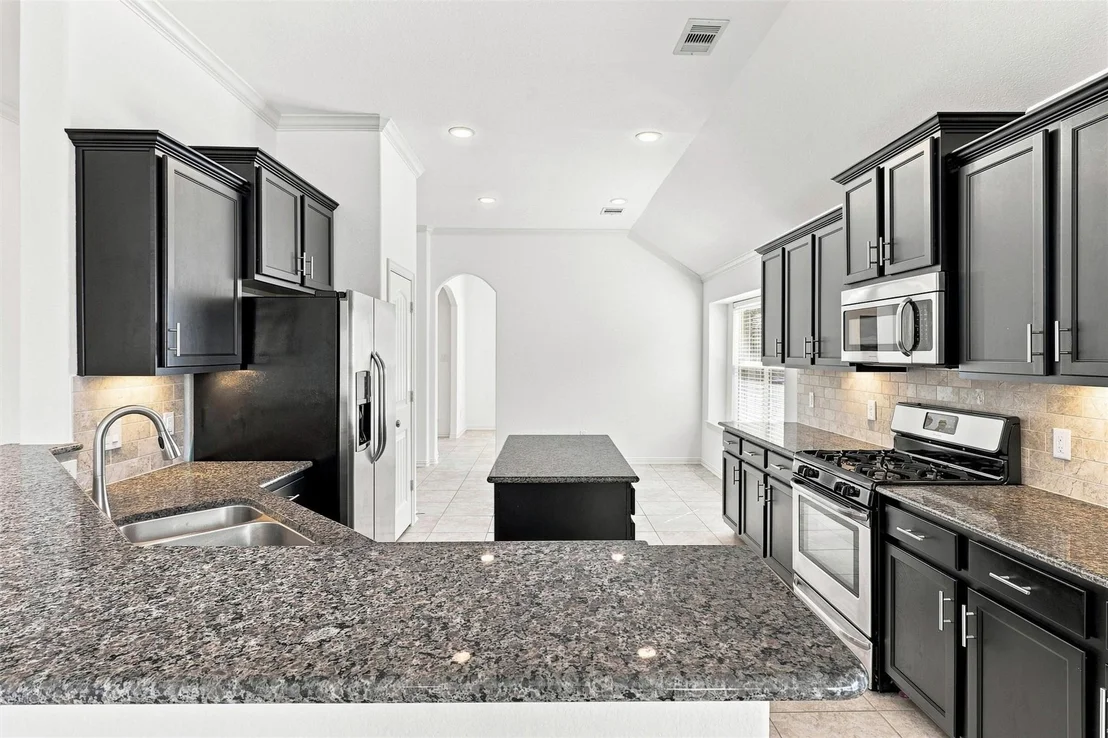 Photo of 637 Maple Point Drive E