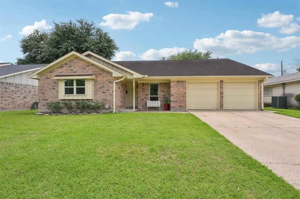 Photo of 8915 Roos Road