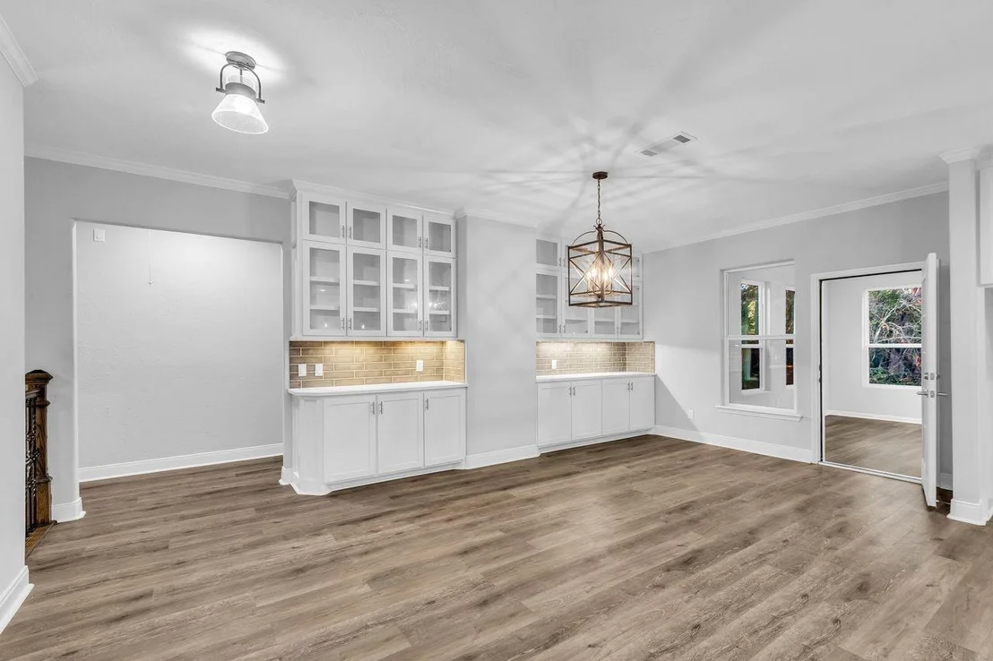 Photo of 83 White Oak Drive N