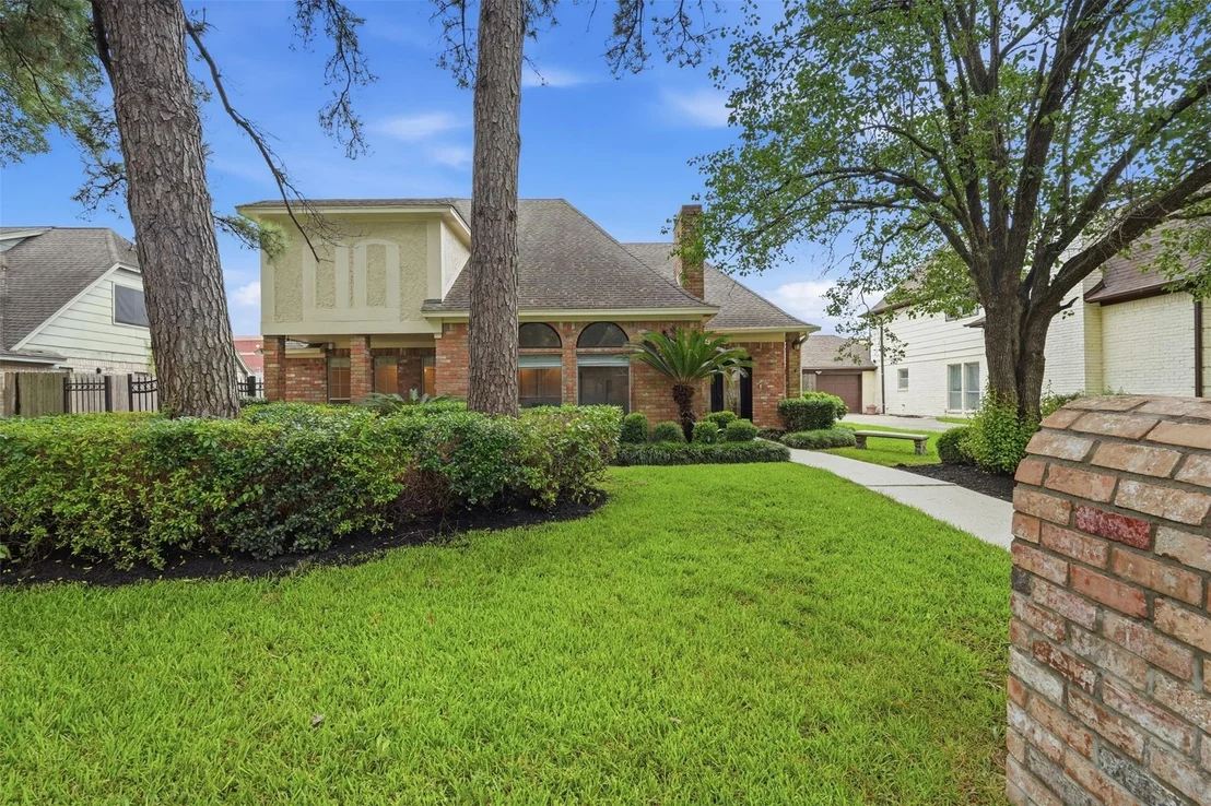 Photo of 8310 Mentmore Drive