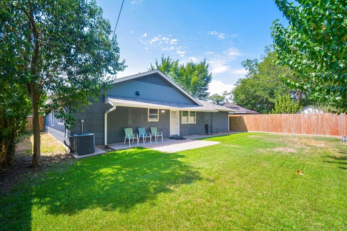Photo of 7926 Ridgeview Drive