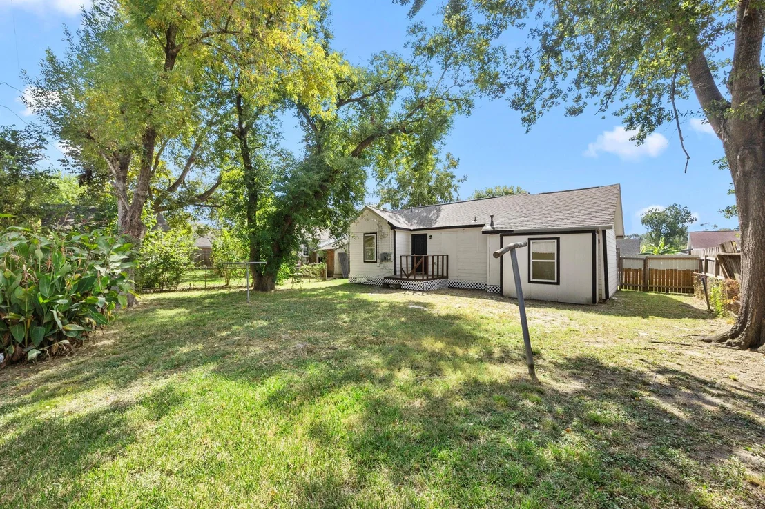 Photo of 905 Elm Avenue