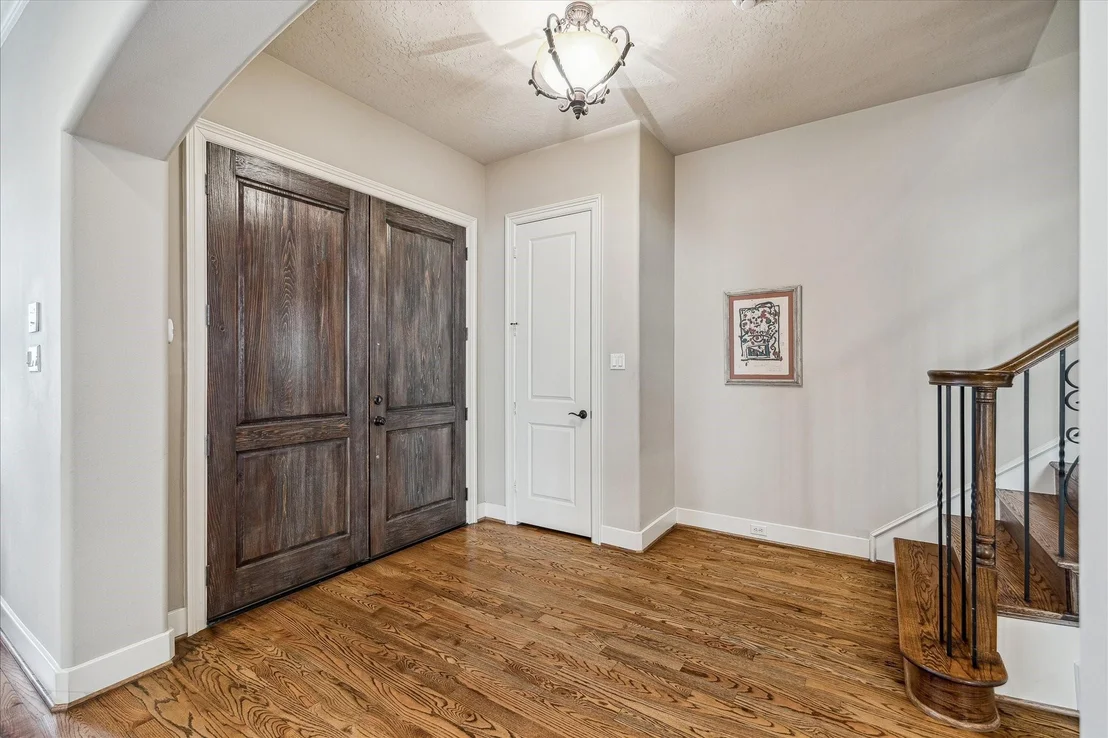 Photo of 2626 Stuart Manor