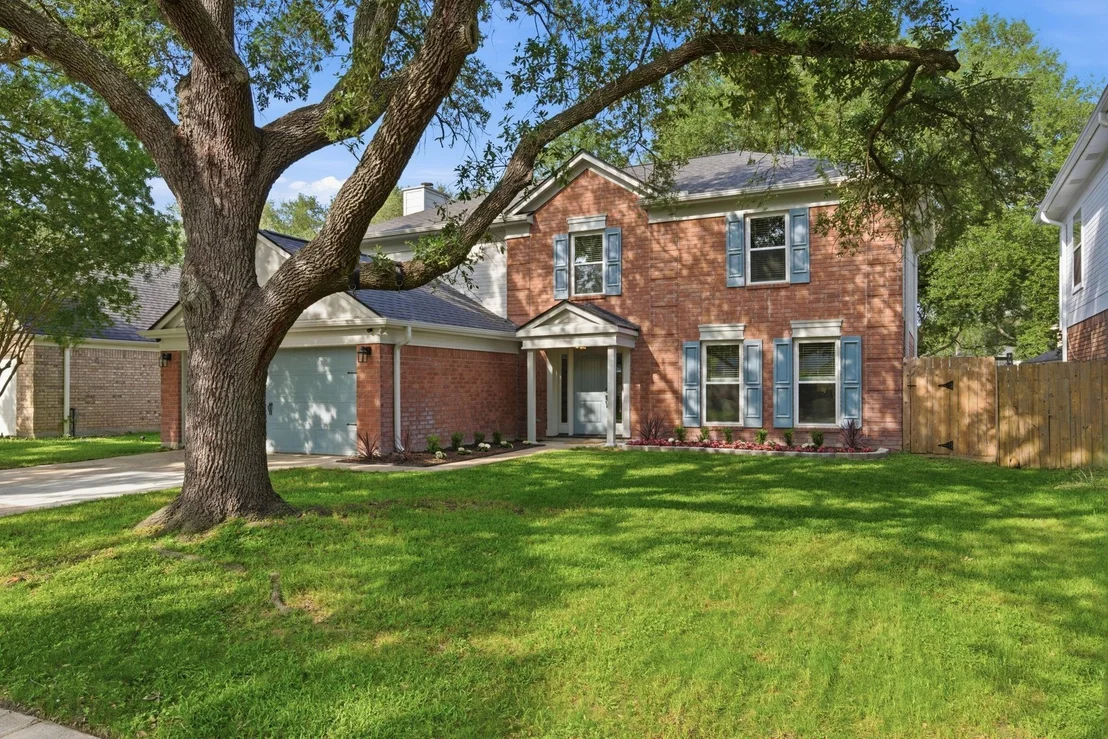 Photo of 815 Sierra Lake Drive