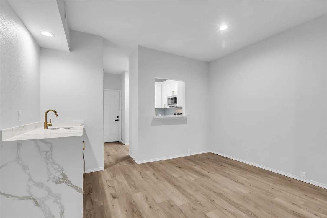 Photo of Unit 10 at 4900 Floyd Street