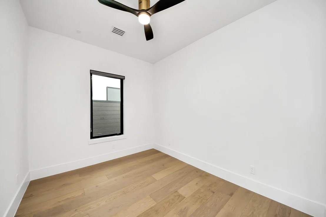Photo of 615 Rolling Oaks