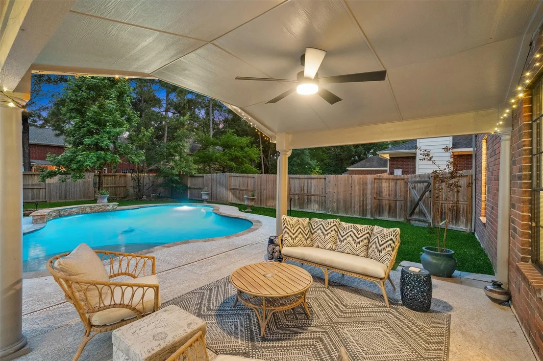 Photo of 84 E Stony End Place