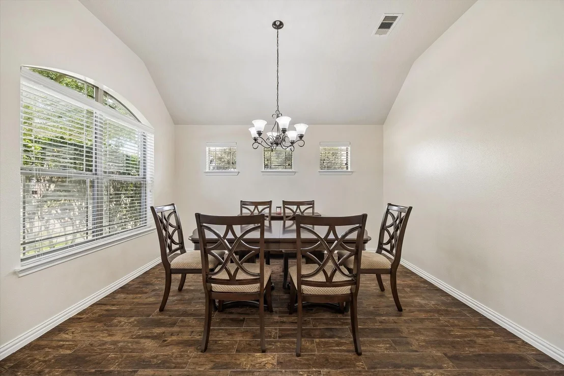 Photo of 1614 Colonial Crest Drive