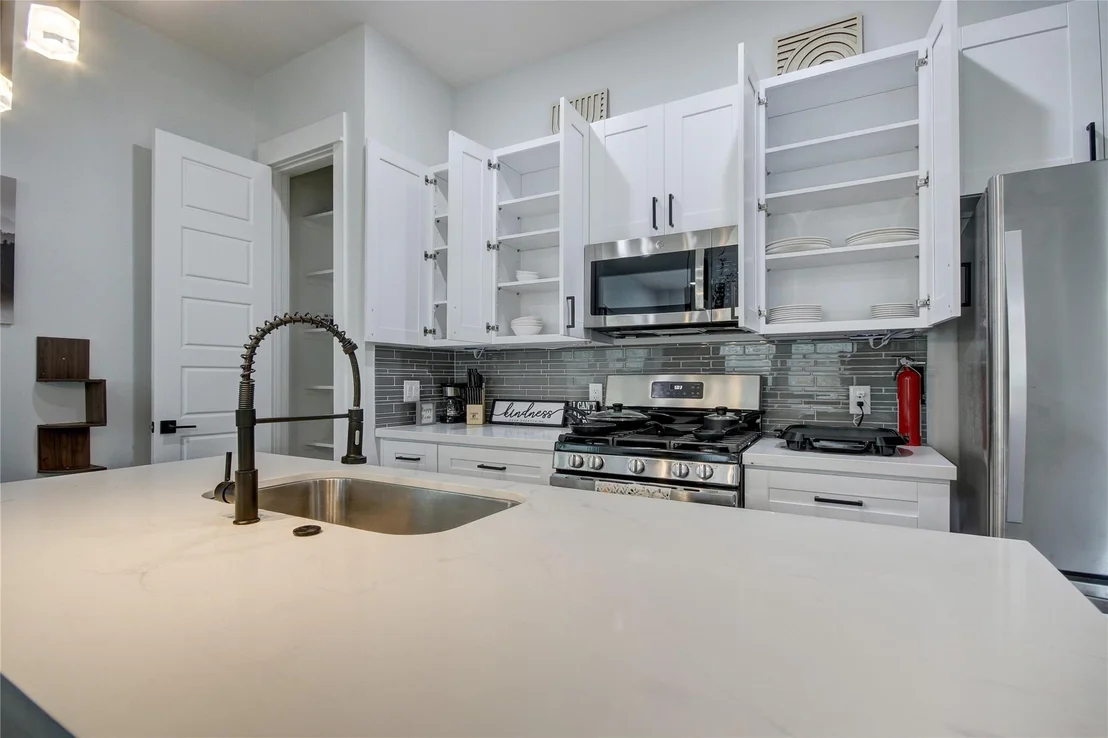 Photo of 9305 Tower Street