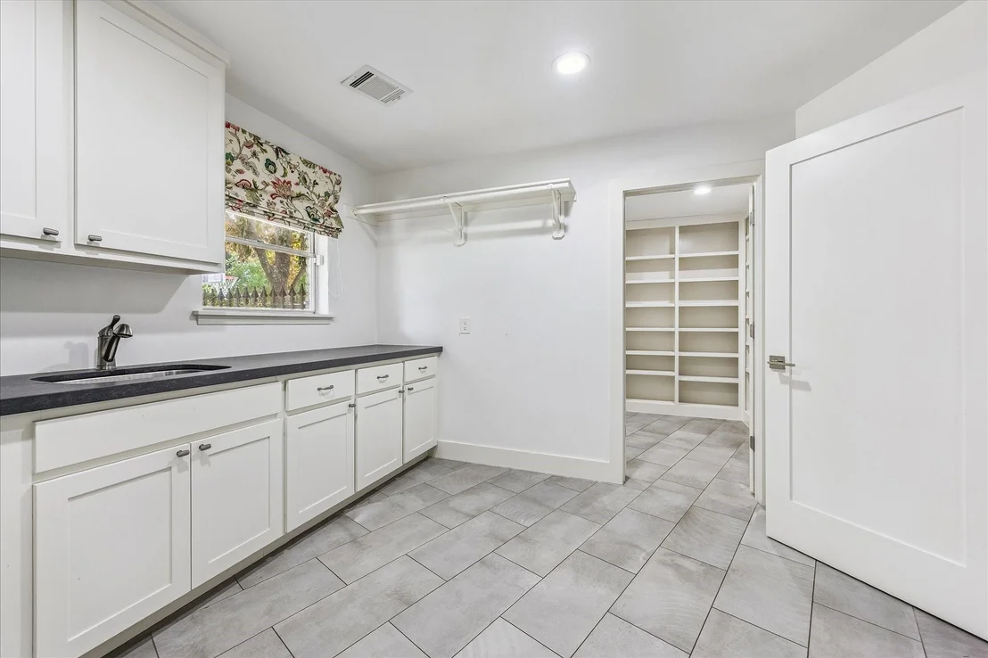 Photo of 5524 Sturbridge Drive