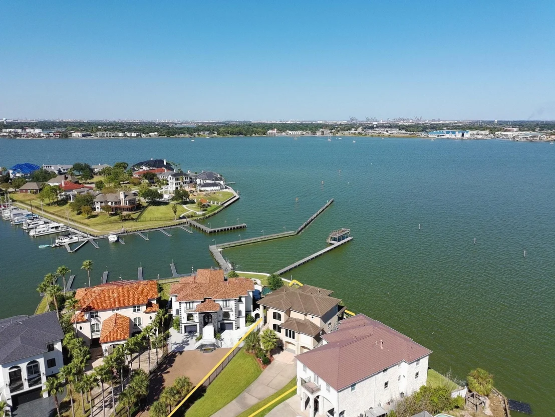 Photo of 2242 Marina Way