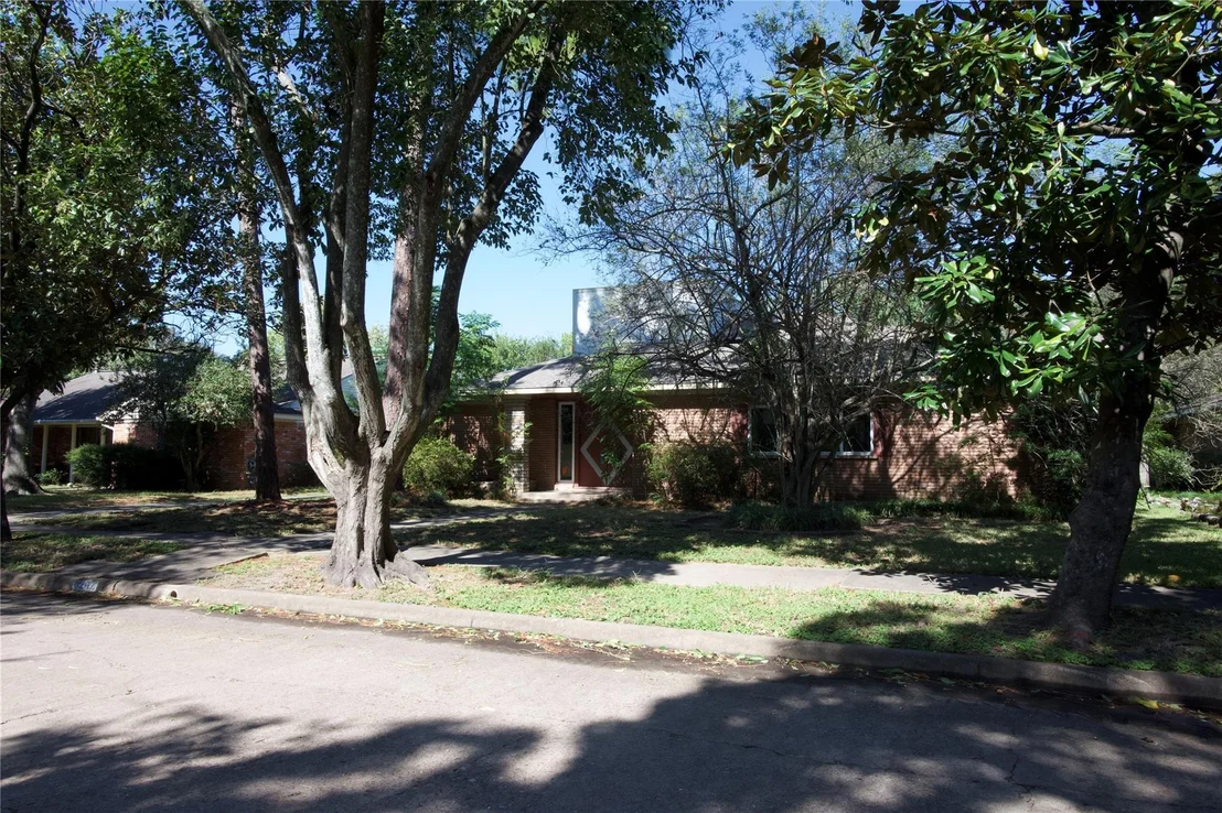 Photo of 5242 Grape Street
