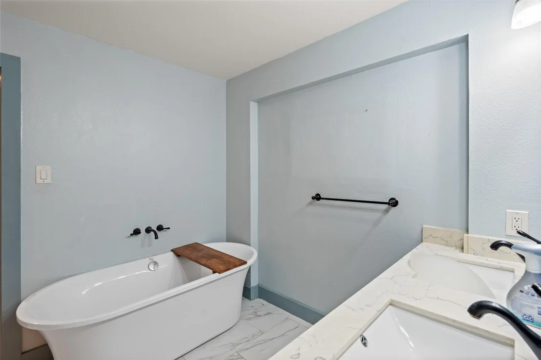 Photo of 2319 Creekleaf Road