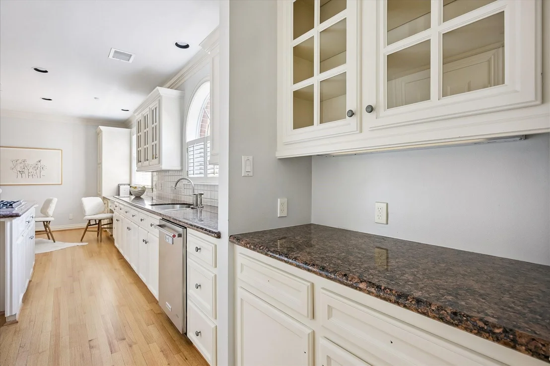 Photo of 1815 Albans Road