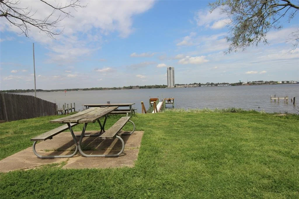 Photo of 413 Lakeside Drive
