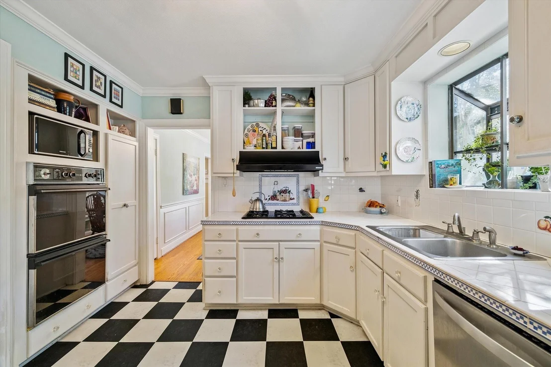 Photo of 3132 Nottingham Street