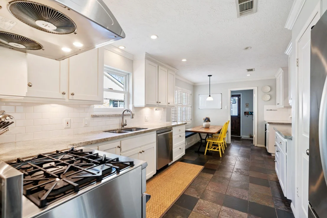 Photo of 1811 Briarpark Drive