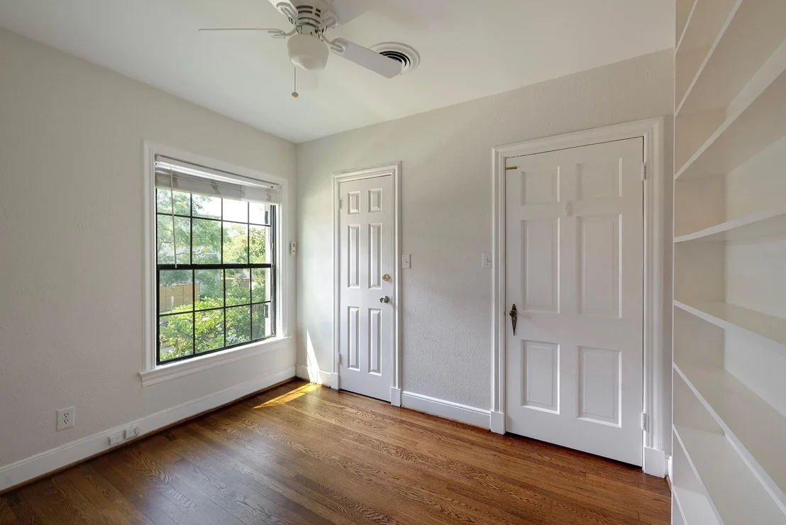 Photo of 1832 Albans Road