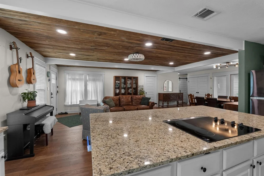 Photo of 4825 Kingfisher Drive