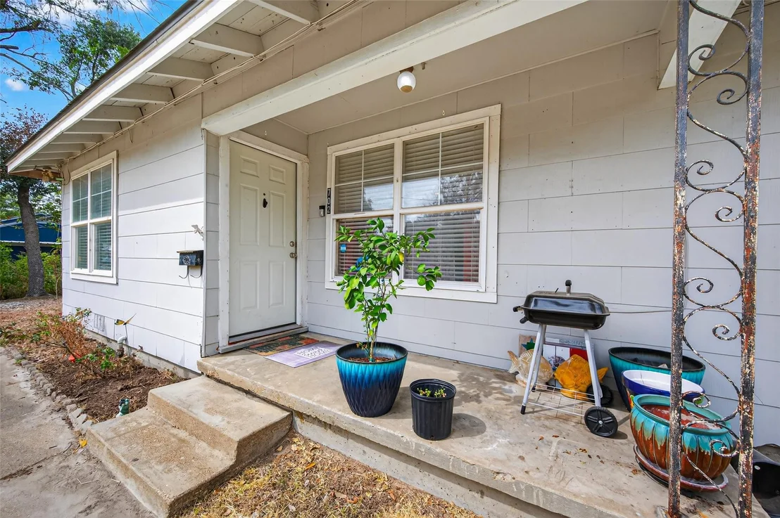 Photo of 702 Churchill Drive