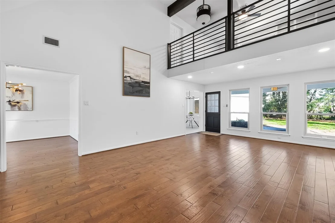 Photo of 13202 Lakecrest Drive