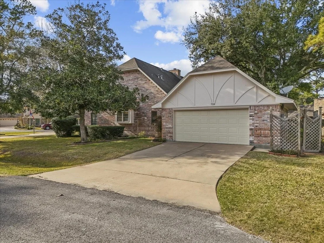 Photo of 710 Bayou Crest Circle