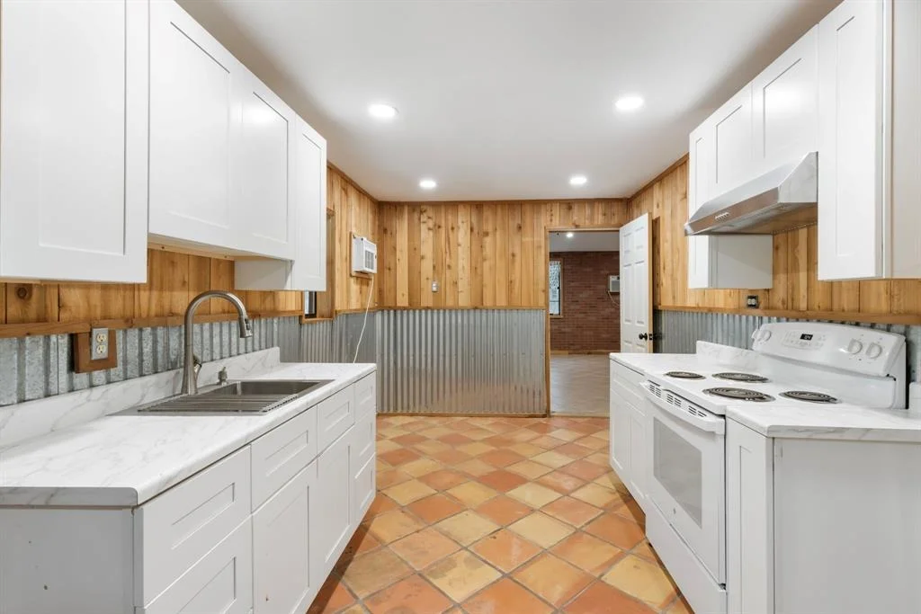 Photo of 16202 Surrey Lane