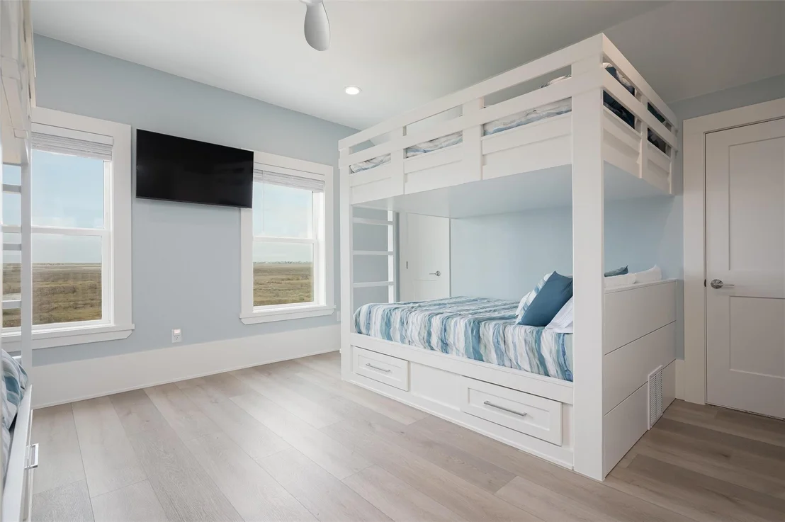 Photo of 2425 Audubon Avenue