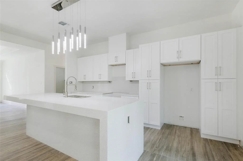 Photo of 2291 Riverside Drive