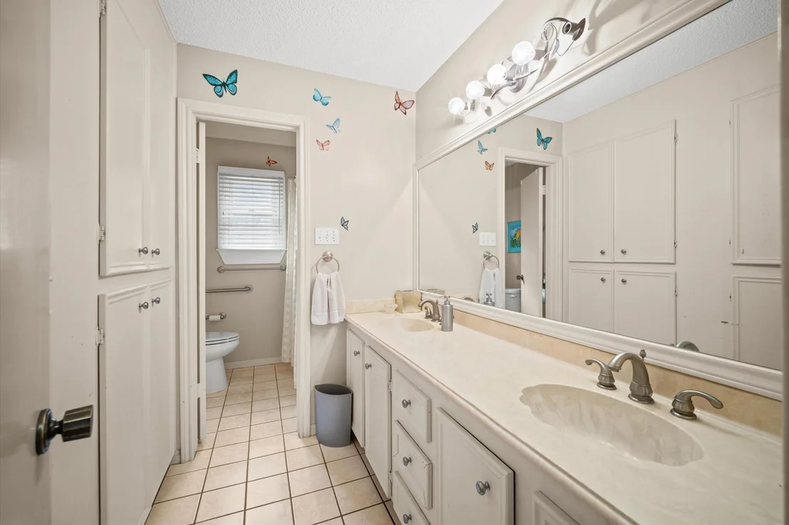 Photo of 1034 Coachlight Drive