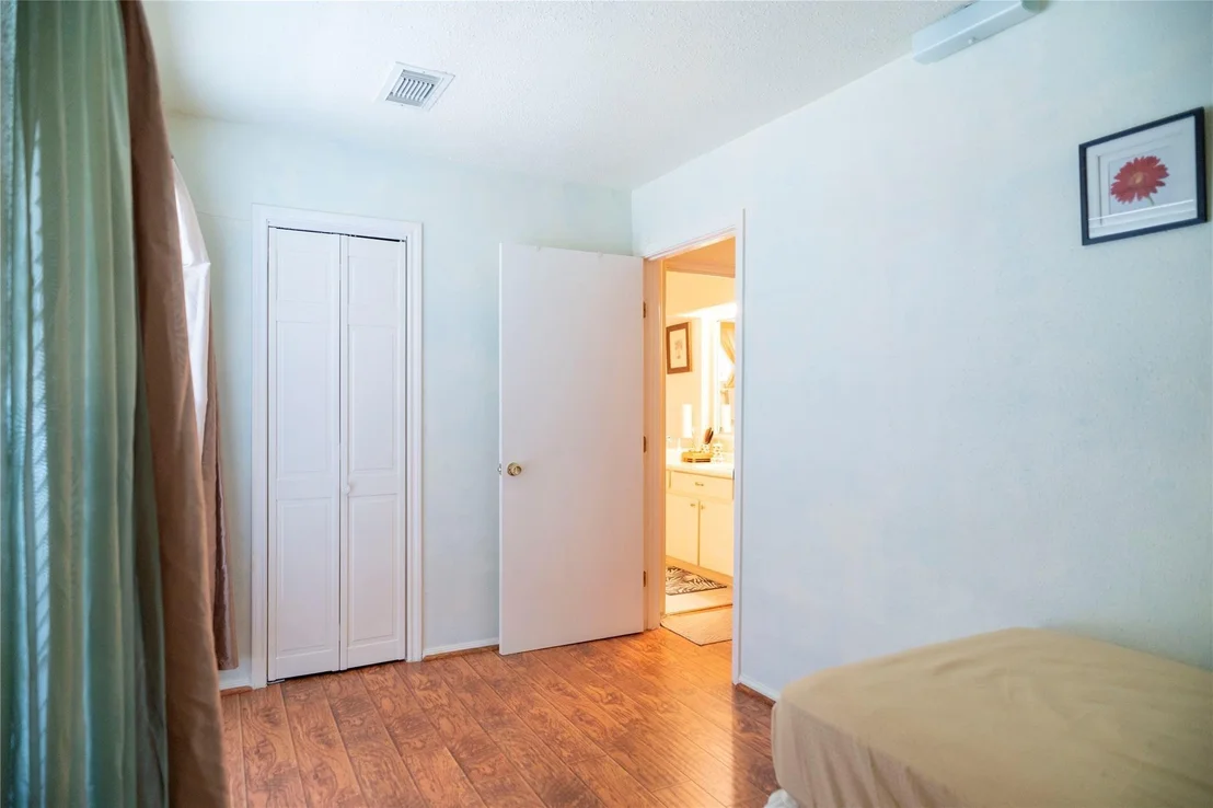 Photo of 8923 Hendon Lane